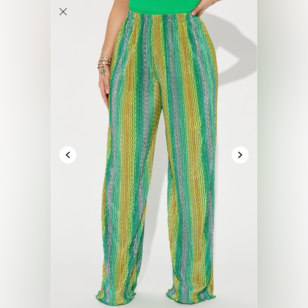 (NWT) Fashion Nova women’s Love A Good Time Plisse Pant. Size Large.